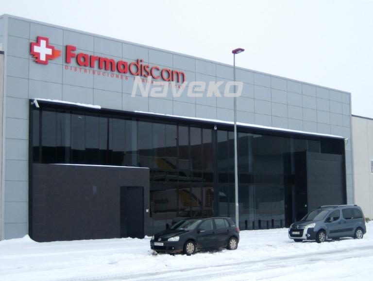 Edificio administrativo para Farma Scam
