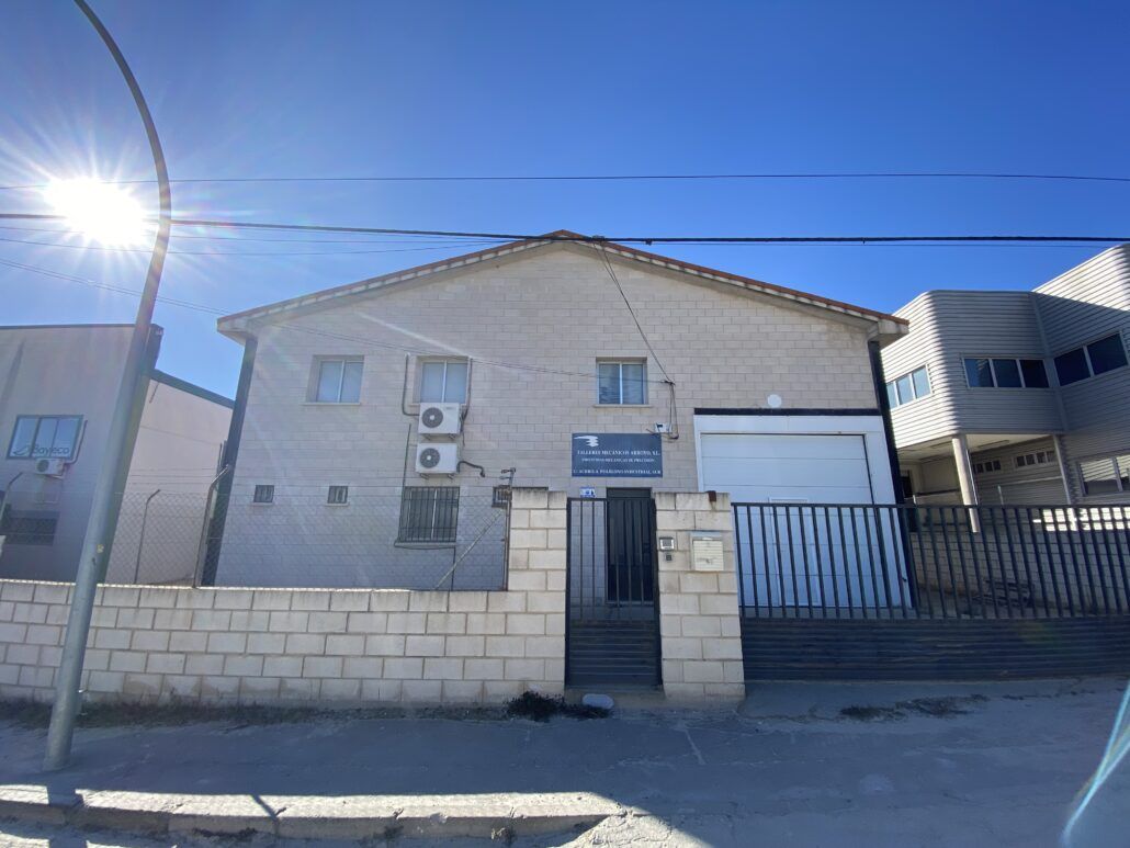 Colmenar Viejo: Una Nave Industrial de 760m² (Comunidad de Madrid)